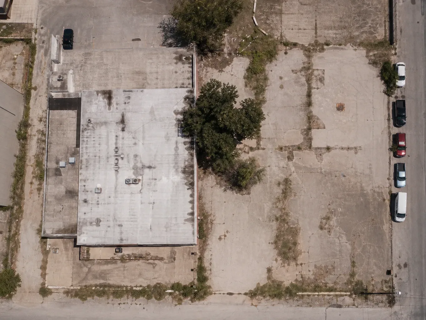 A tilt-wall flex building sits along a northeastern Austin industrial corridor